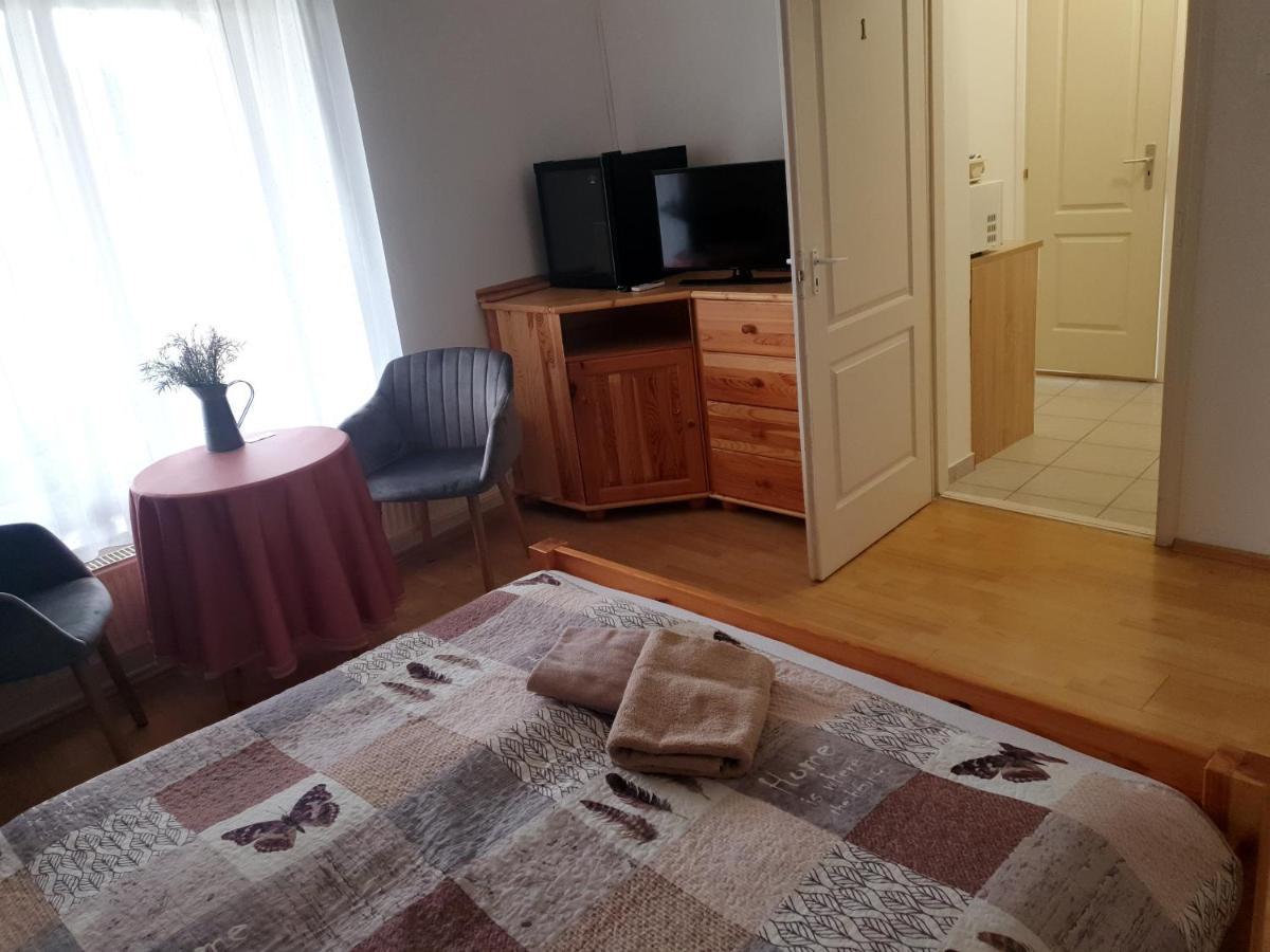Hotel Fonix Panzio Eger Zewnętrze zdjęcie