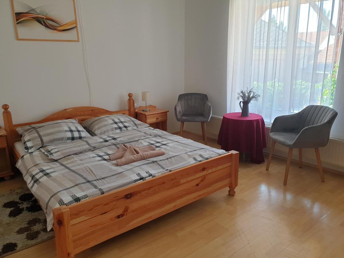 Hotel Fonix Panzio Eger Zewnętrze zdjęcie