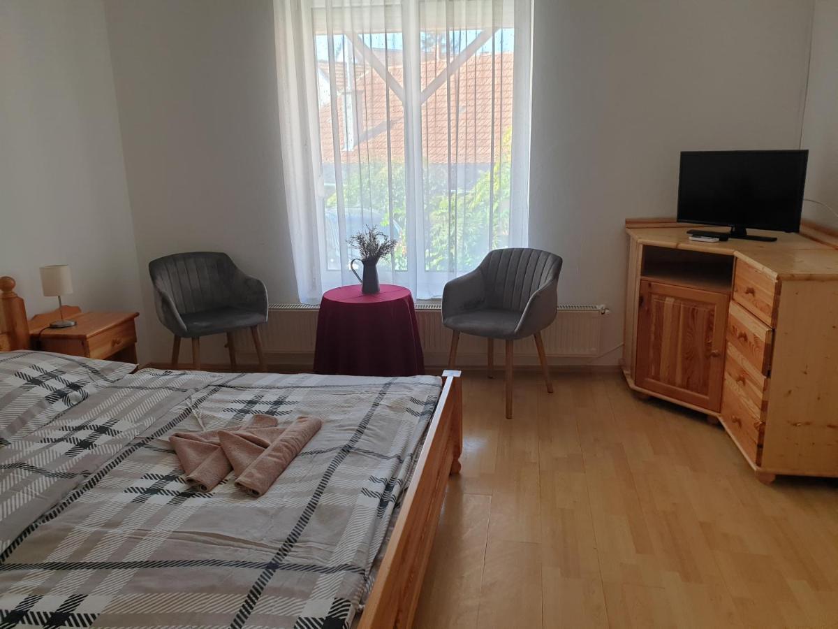 Hotel Fonix Panzio Eger Zewnętrze zdjęcie
