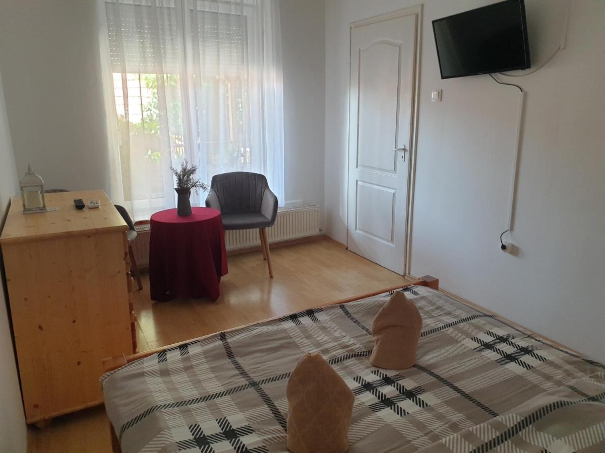 Hotel Fonix Panzio Eger Zewnętrze zdjęcie