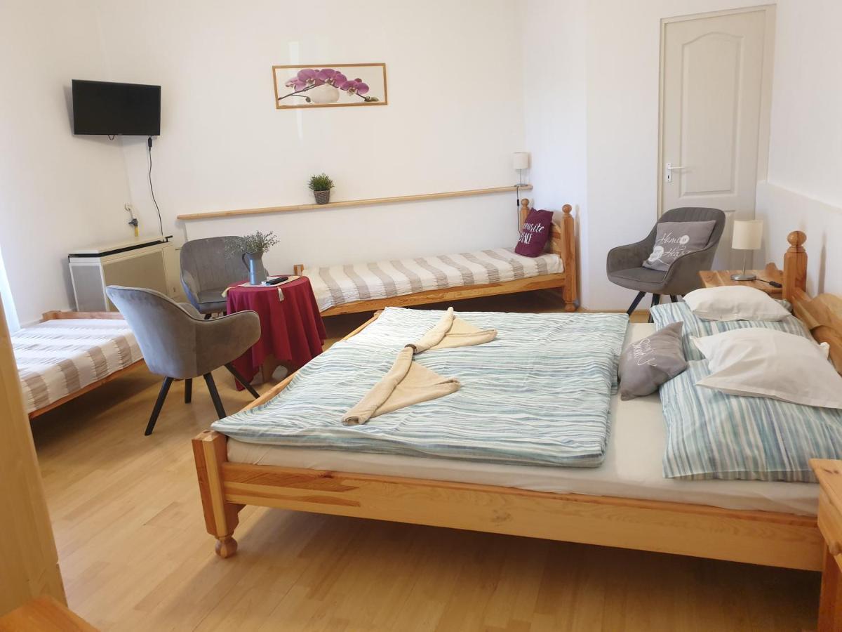 Hotel Fonix Panzio Eger Zewnętrze zdjęcie