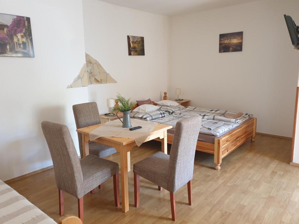 Hotel Fonix Panzio Eger Zewnętrze zdjęcie
