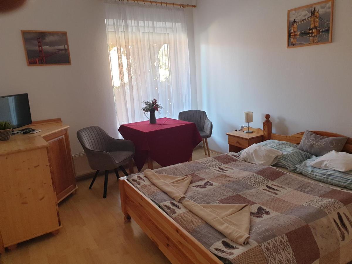 Hotel Fonix Panzio Eger Zewnętrze zdjęcie