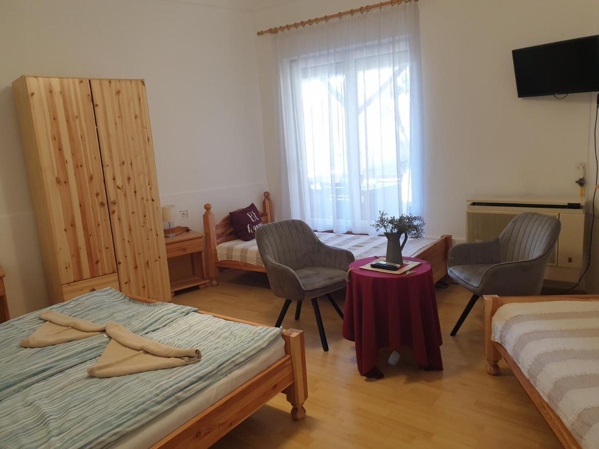 Hotel Fonix Panzio Eger Zewnętrze zdjęcie