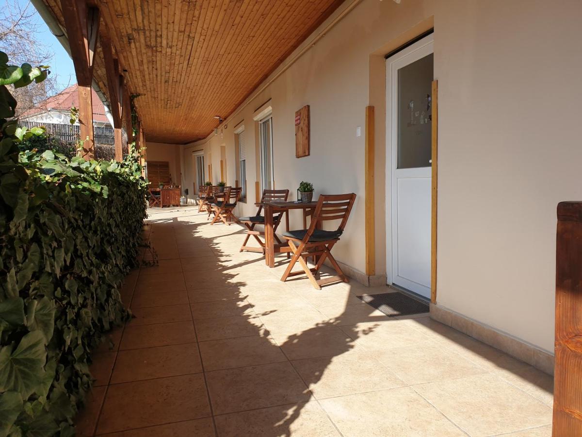 Hotel Fonix Panzio Eger Zewnętrze zdjęcie